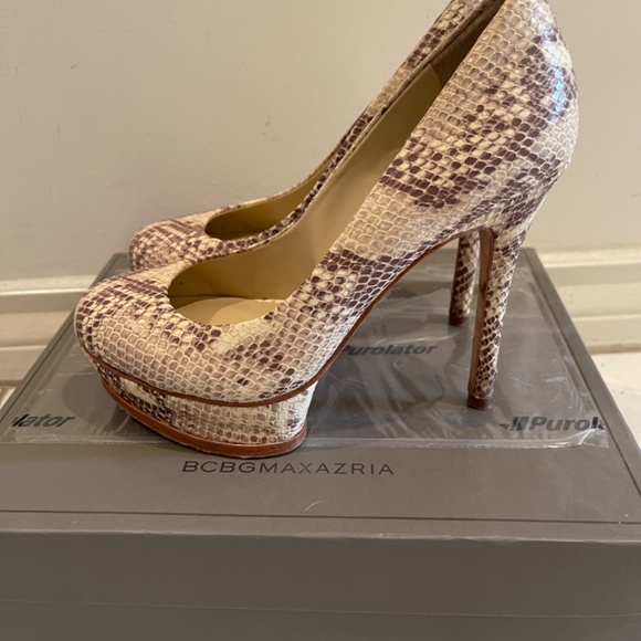 BCBG Max Azria Pamela Pumps Size 6.5 - Picture 3 of 6